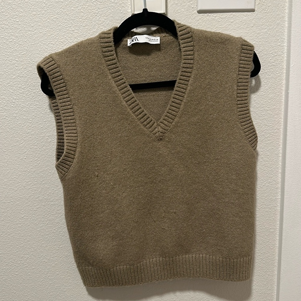 Sweater vest